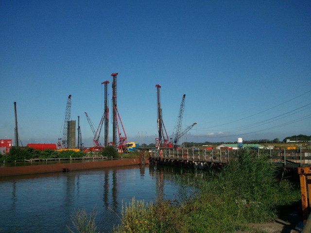 Aquaduct Muiden met de Vecht op de voorgrond