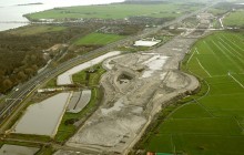 Spoorkruising Diemen vanuit de lucht gezien.