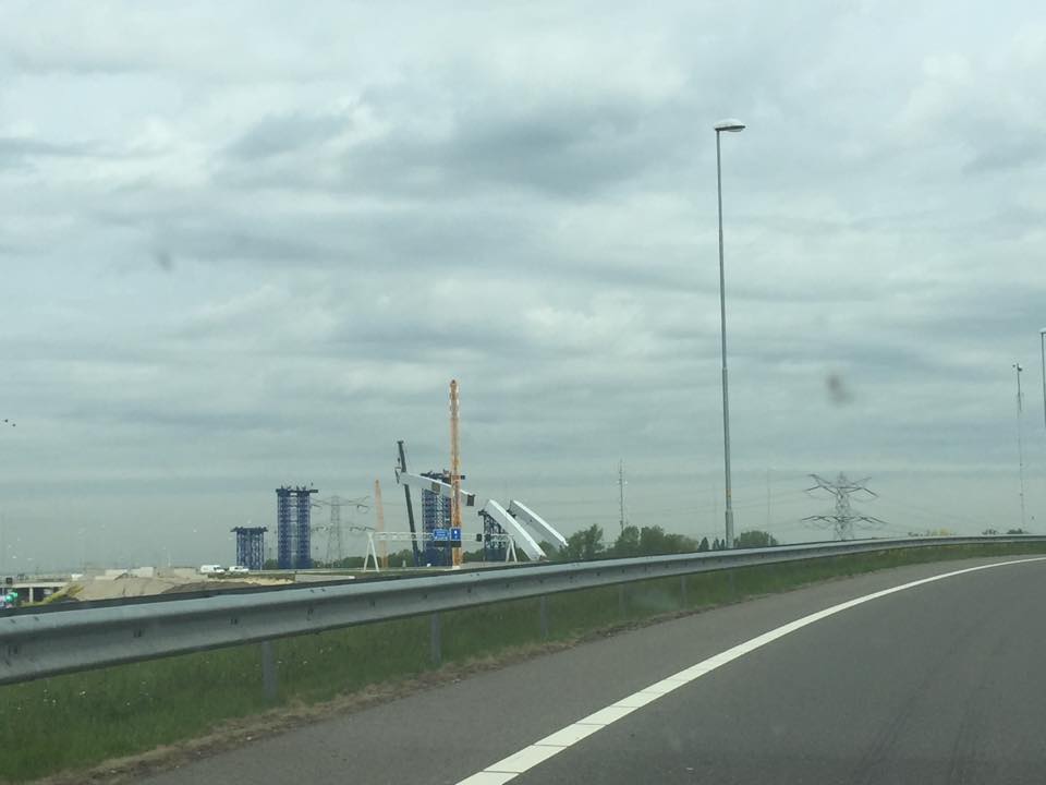 Dennis Aarts - mei 2015 - vanaf de verbindingsboog A1 naar A6 in de auto