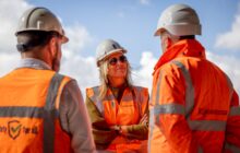 Koningin Máxima bezoekt circulaire projecten: verbreding A9 en Asphalt Recycling Train (ART)