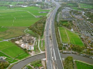 Luchtfoto van traject A9 ter hoogte van Ouderkerk aan de Amstel